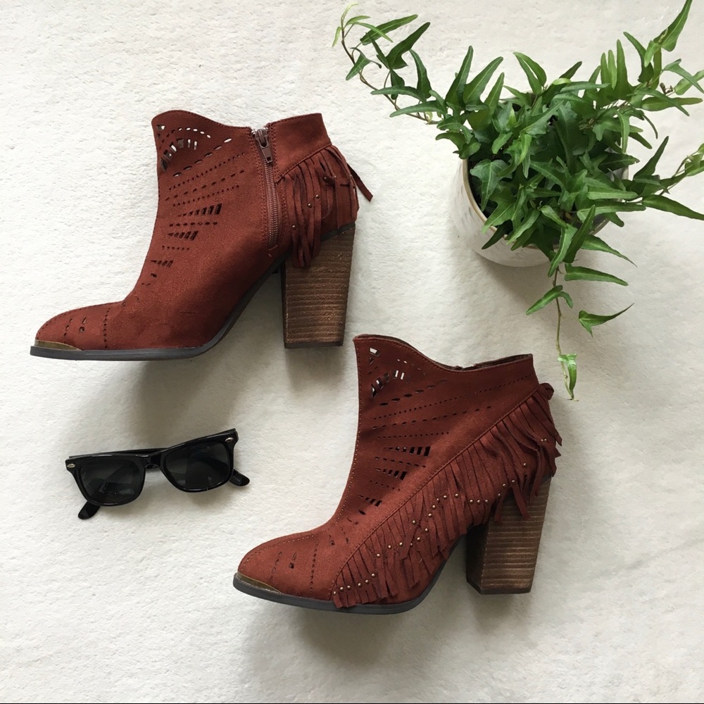 Cut out fringe heeled boot - Picture 2 of 8